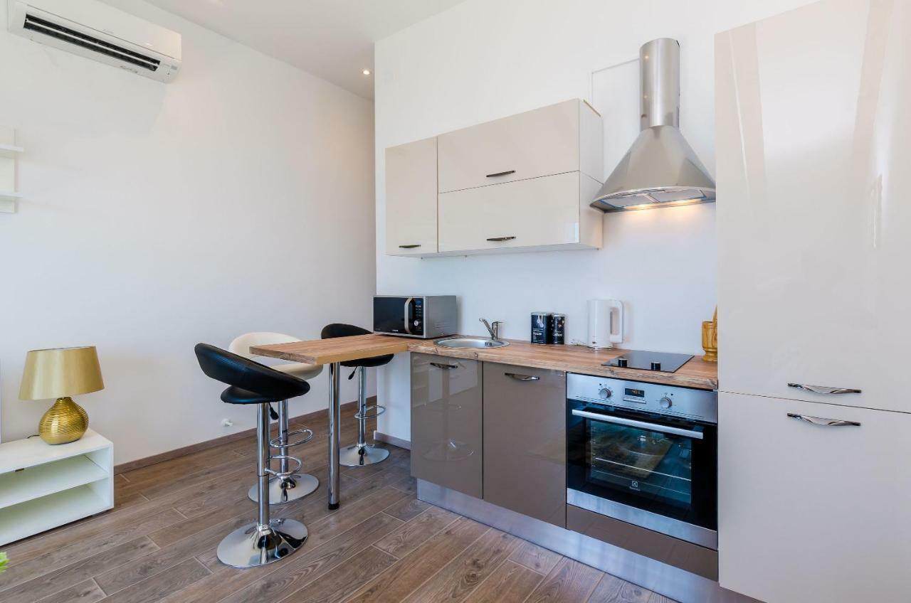 King Apartment *